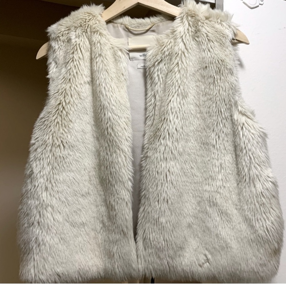 Aritzia Wilfred faux fur vest